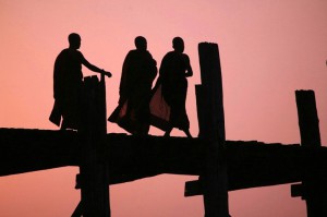 Тримата монаси